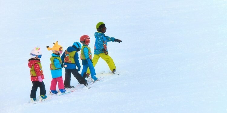 Erster Skiurlaub mit Kindern: Praktische Tipps für eine unvergessliche Familienzeit im Schnee