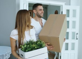 Zusammenziehen nach der Hochzeit stressfrei planen